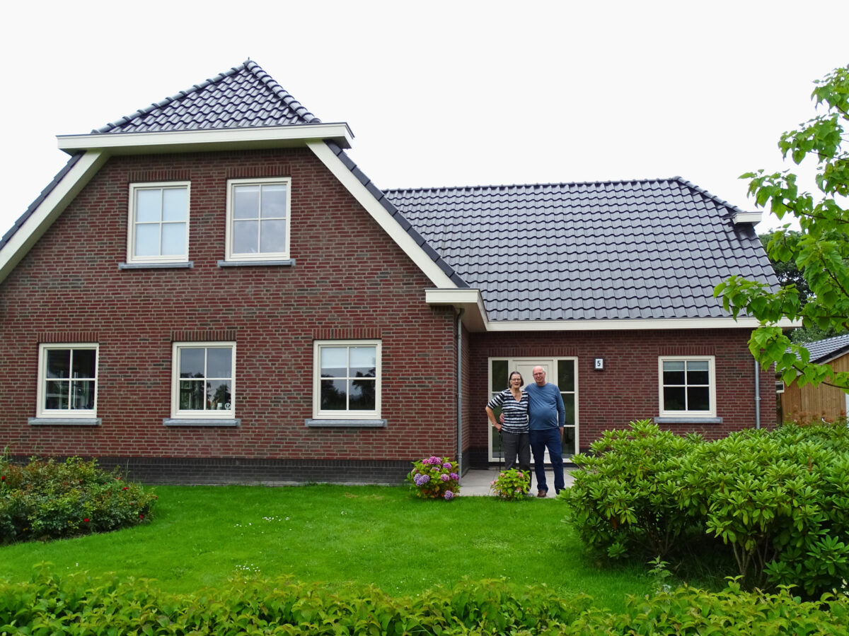 Hielke en Lizeth bouwden een huis met thuisbatterij: ‘Als we gaan bouwen, dan gaan we ook helemaal neutraal!’