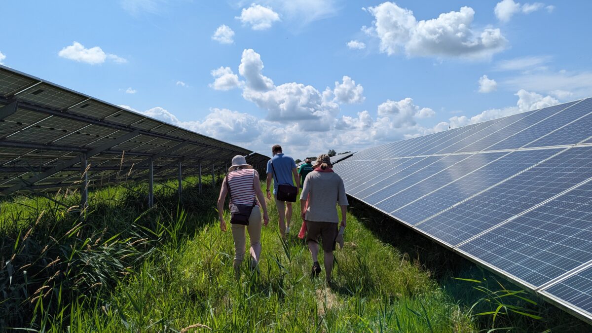 Energieboswachters op excursie naar zonnepark SunBrouck